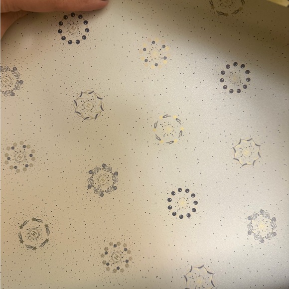 Chanel Navy and Gold wrapping paper - Picture 2 of 5